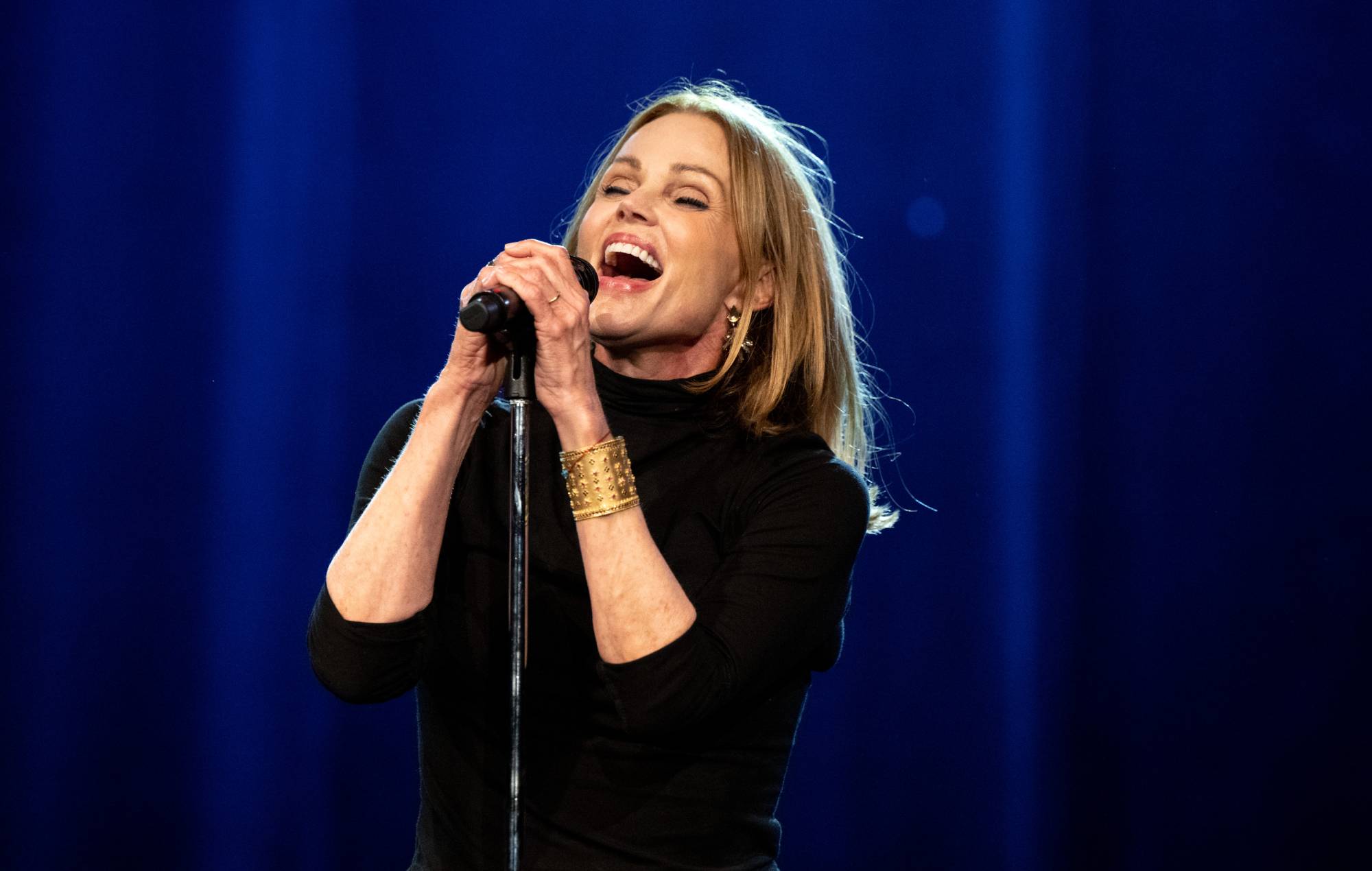 Belinda Carlisle live on tour