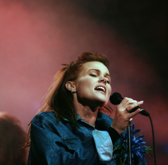 Belinda Carlisle playing live